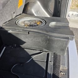 vendo bocina con caja de plástico Size 10 $80