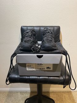 Brand New Women’s Balenciaga Tracks Sneakers