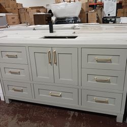 60in Bathroom Vanity With Quartz Top And Sink Included 