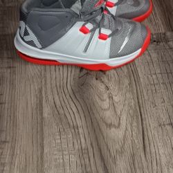Nike kids tennis shoes 