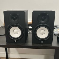 Yamaha HS7 Pair with Power and XLR Male Cables