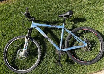 Diamondback Lux Sport 27.5 Bicycle