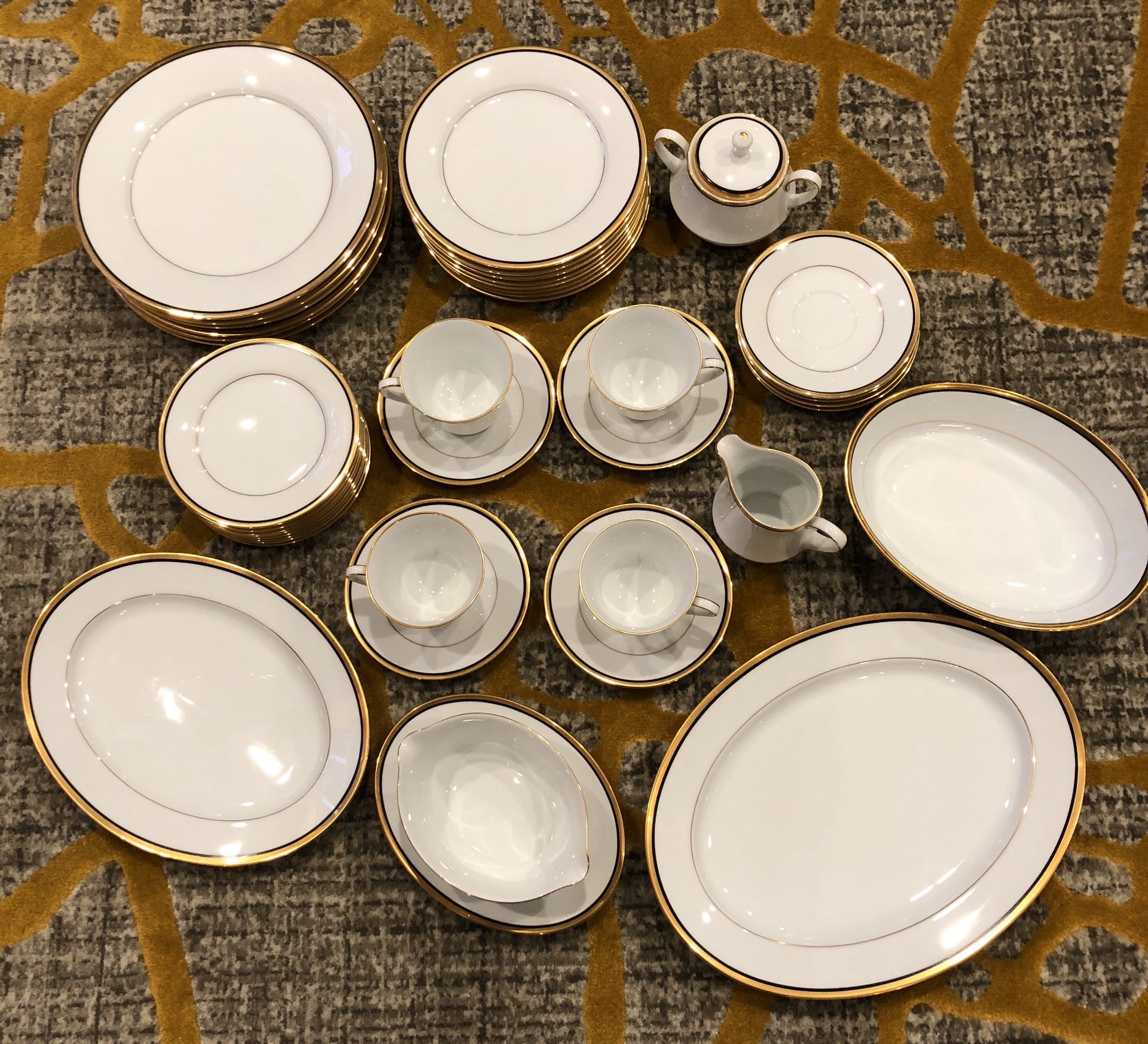 Noritake Elysee Set of Dishes 40 pieces