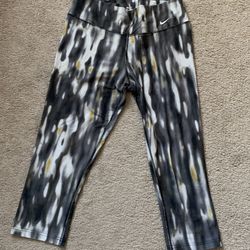 Nike DRI-FIT Women's Legend 2.0 Capri Pants gray camo Capri Size Small