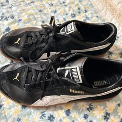 Women’s puma 7.5 Tennis Shoes 