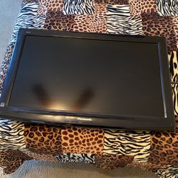 32in Panasonic Flat Screen TV. with remote. Not a smart TV.