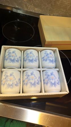 Set of 6 Porcelain Tea Cups with Floral Design
