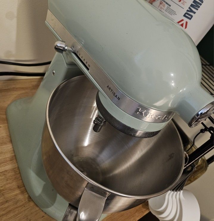 Stand Mixer, Kitchen Aid Pastachio 
