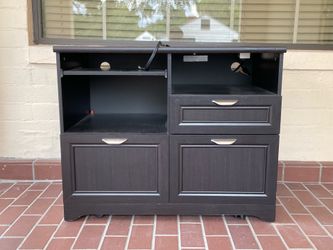 Utility desk with pull out key board tray