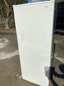 Sears Kenmore apartment size refrigerator. In excellent condition