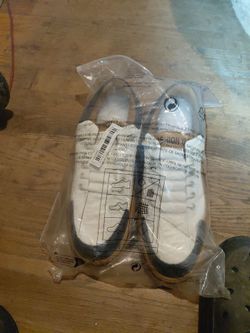 Athletic shoes