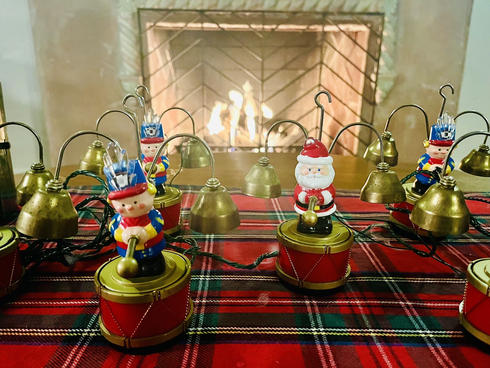 Vintage Mechanical Christmas Marching Band Playing 31 Songs