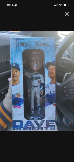 Dave Roberts Bobblehead & Back to Back Hoodie sz M Dodgers SGA