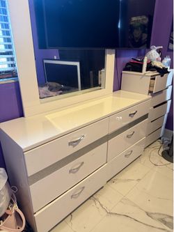 Cómoda con espejo