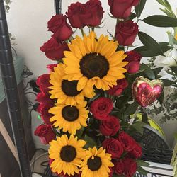Sunflower And Roses Arrangements 