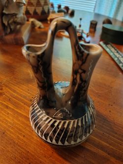 Navajo Horsehair Pottery Wedding Vase Signed by Artist