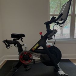 Peloton plus 2 pairs of shoes (W-7, M-10)