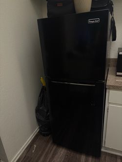 Medium/ mini fridge