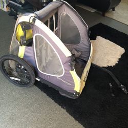 Schwinn Bicycle / bike trailer for cargo , child (can Fit 2) or pet (2 Or 3) Great 👍🏼 Deal . Must come To H.B. Newland/Adams