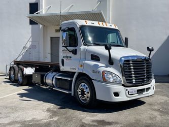 Freightliner Cascadia Roll-Off Truck