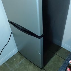 Refrigerador 2 Puertas 4 Pies De Altura 