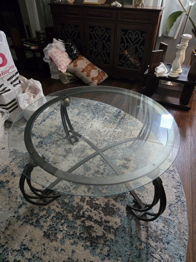Round Cocktail Table With 2 Round End Tables