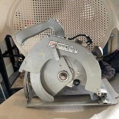 RARE VINTAGE COMET TOTE N TOOLS SKILL SAW