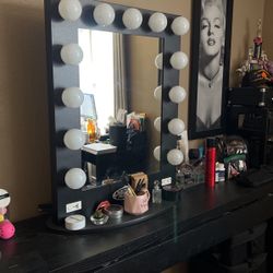 Vanity girl Hollywood Mirror