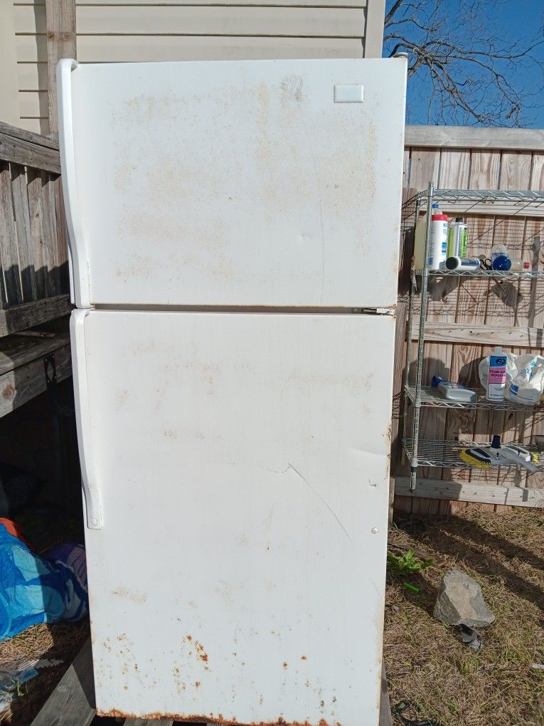 Refrigerator 