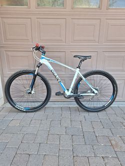 GIANT TALON 1 MOUNTAIN BIKE 29ER ( LARGE)