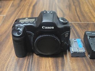 Canon EOS 5D Classic DSLR Camera Body in GREAT condition without issues