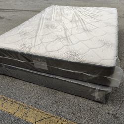 NEW MATTRESS QUEEN SIZE PLUSH WITH BOX SPRING