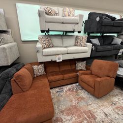 Sectional / Sofa & Loveseat 