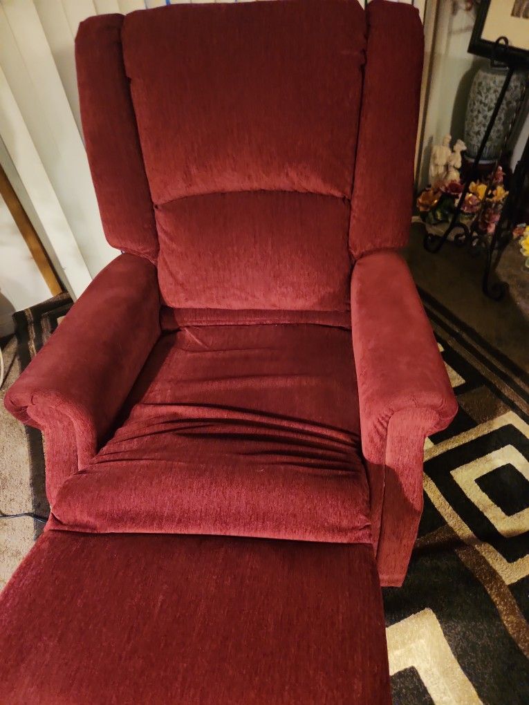 Burdendy Recliner Electric Remote With Works Great Like New New Great Condition 4 Positions.