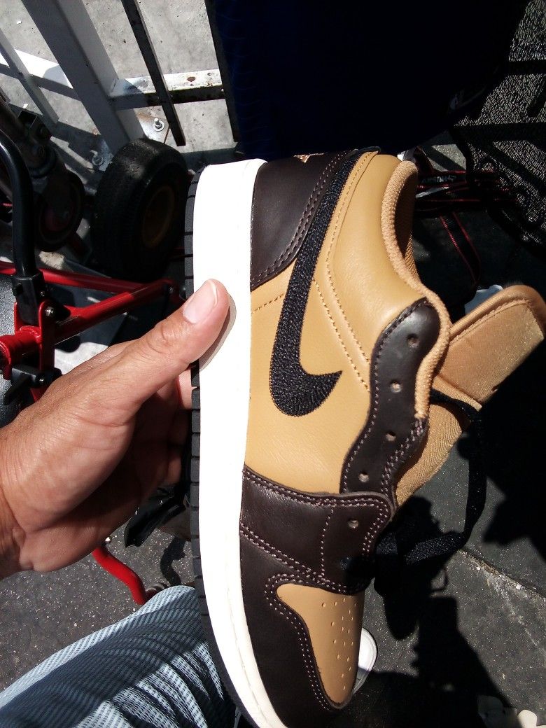 Jordan Air Jordan 1 Low SE. Size 6.5Y