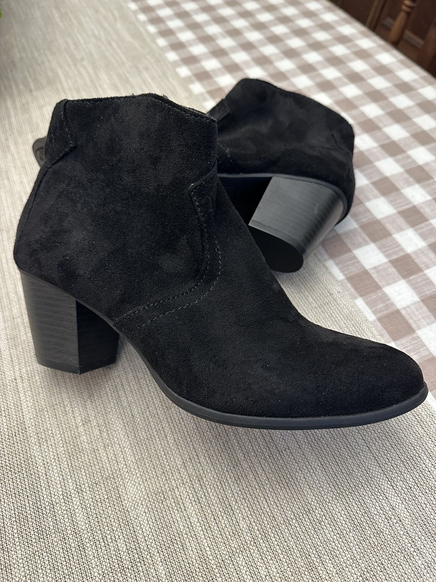 Black suede ankle Boots
