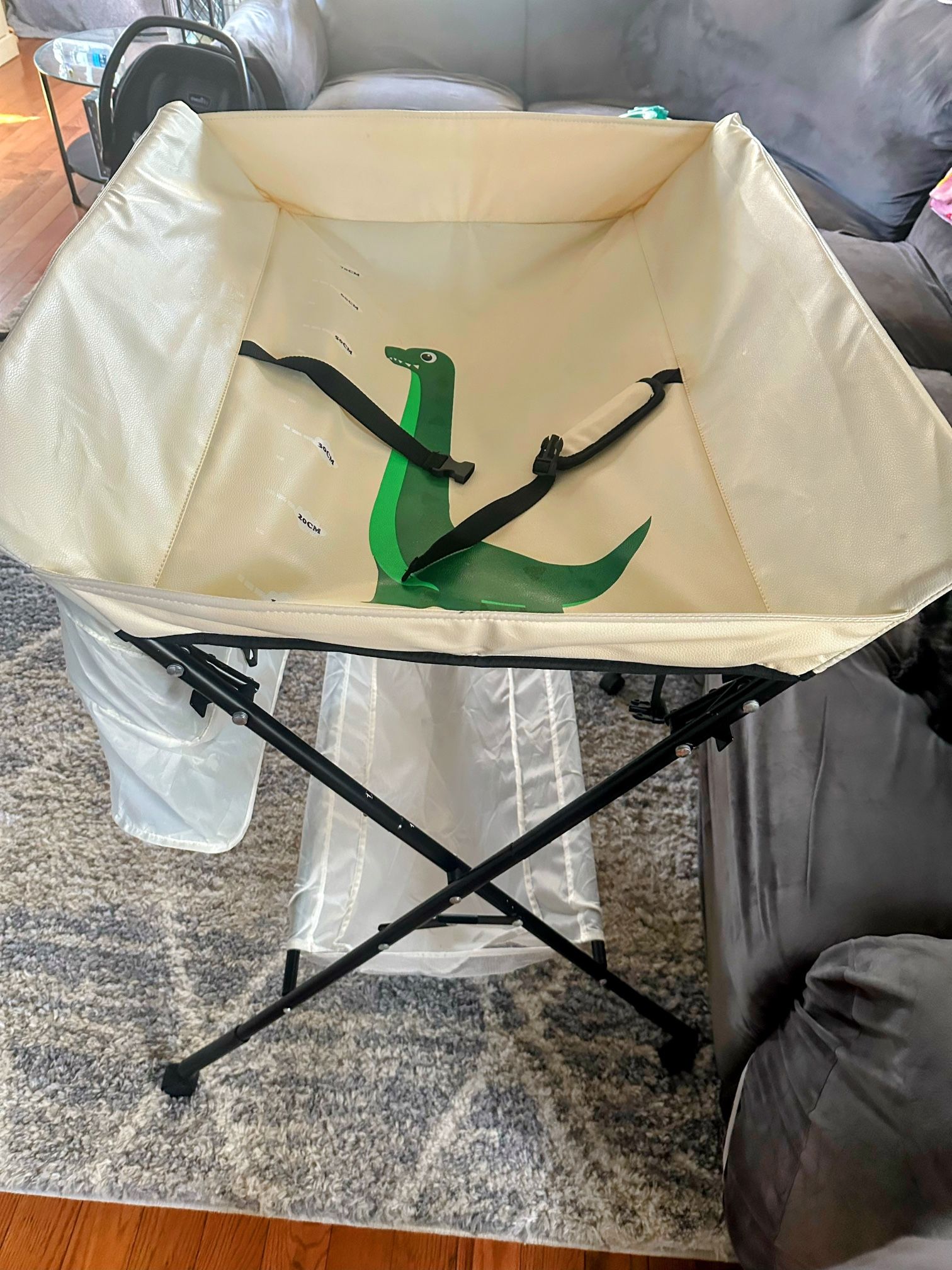 Baby foldable changing table