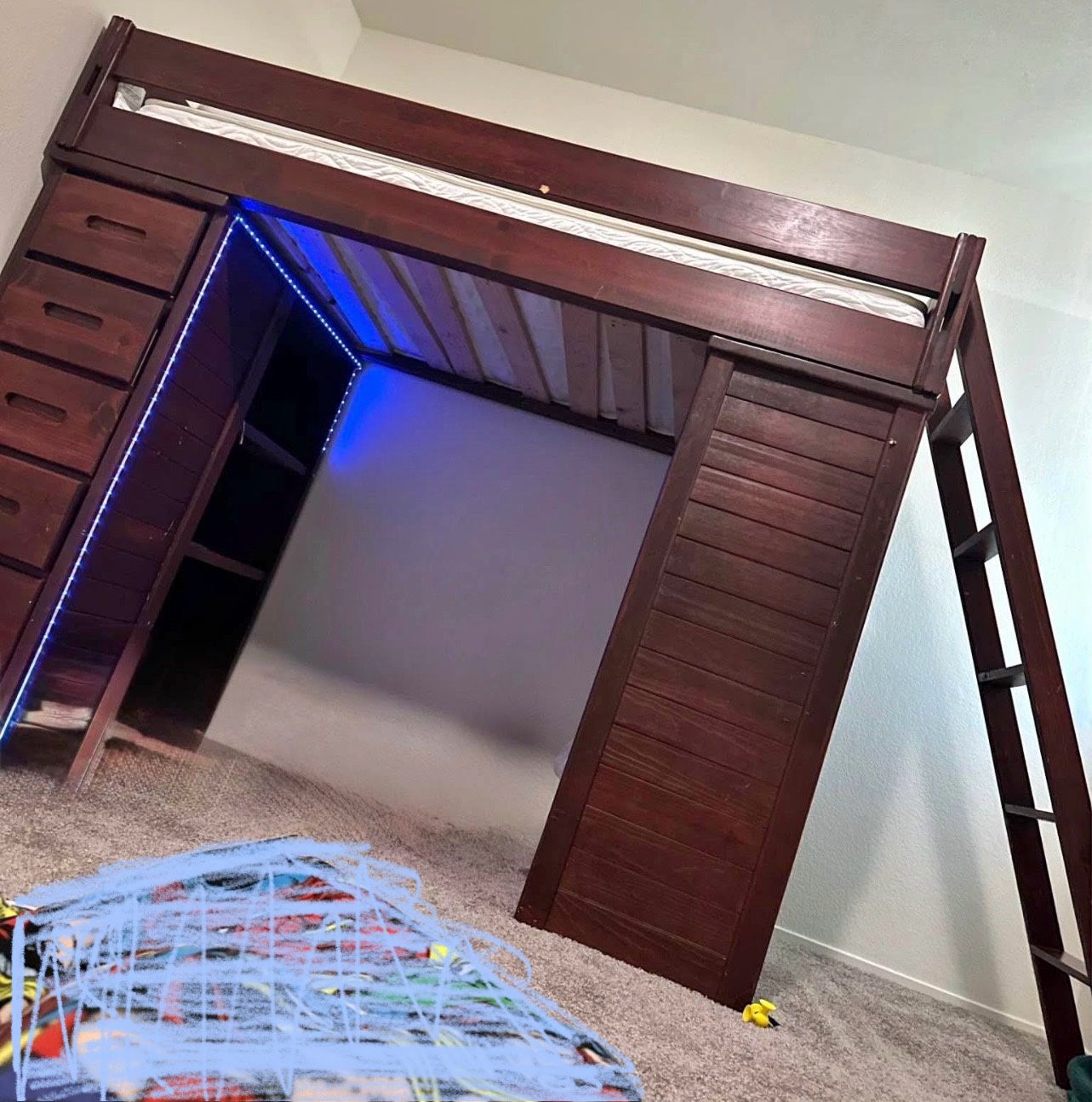 Hanford, Twin loft bed-sturdy-comes apart for easy transport-area under bed for storage & built in desk 