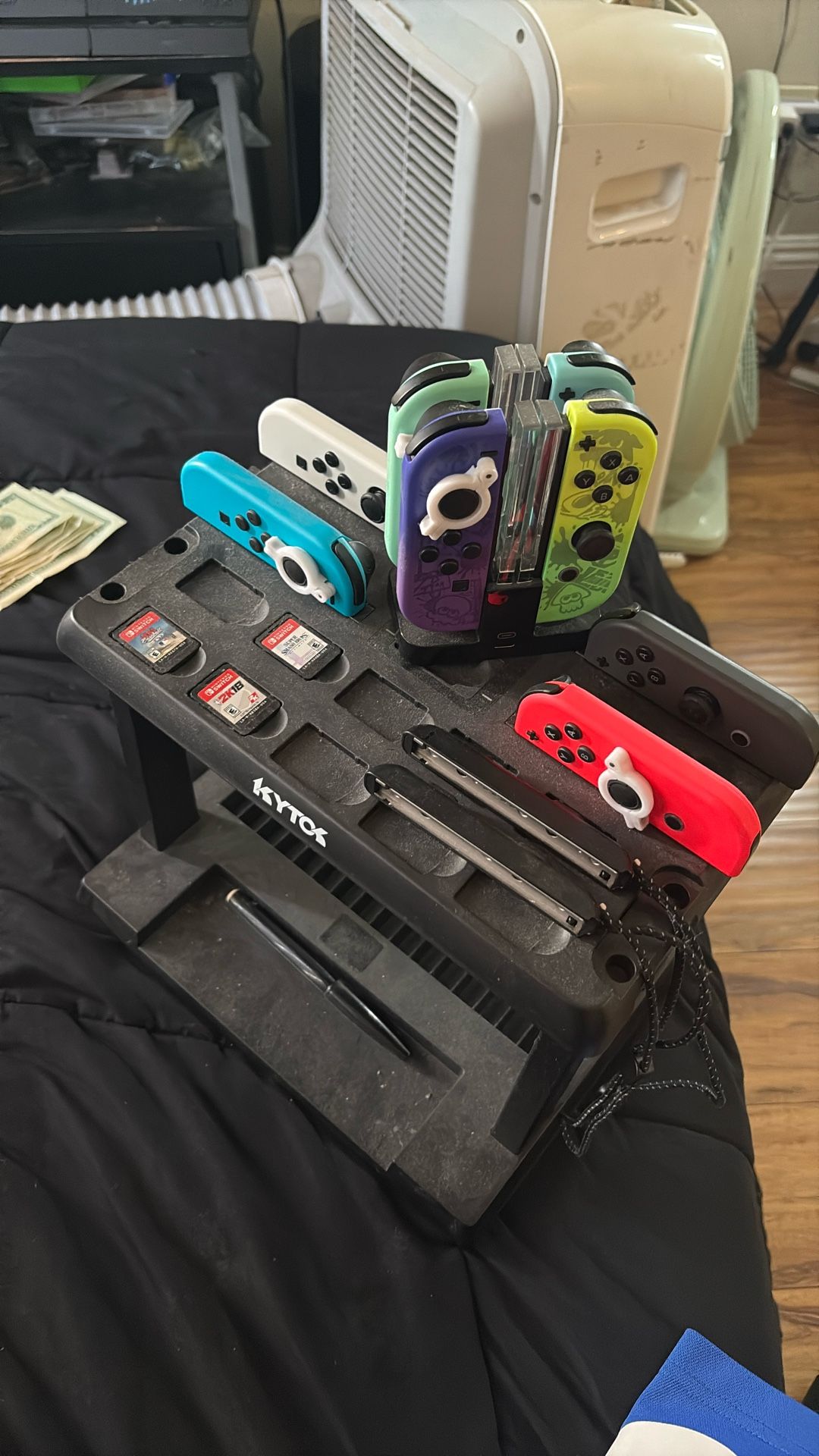 4 Pairs of Nintendo Joycons with Games and Assecories