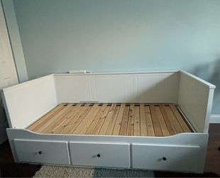 IKEA expandable bed frame with 3 drawers(Excellent condition)
