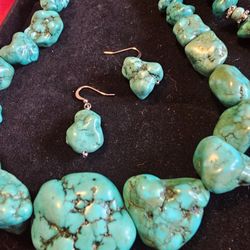$100.00 - Vintage "Howlite Nuggets" Jewelry Set!  Gorgeous Chunky Statement Accents!  Necklace + Bracelet + Earings!   Rare Find!!