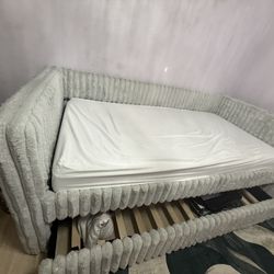 Twin Size Bed With Trundle 
