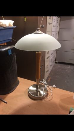 Lamp with LED lightbulb