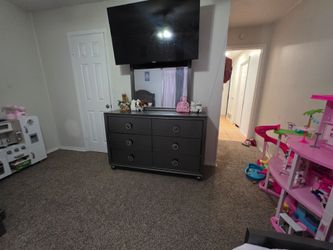 3 Beds and dresses