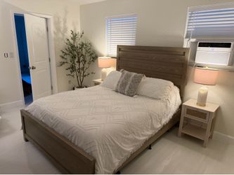 Queen bedroom set