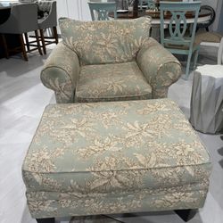 Gorgeous Oversized Lounge Chair With Footrest 