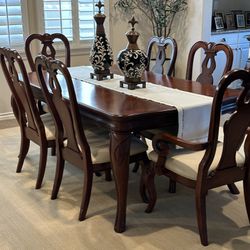 Dining table, mahogany with leaf