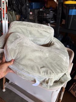 Nursing pillow