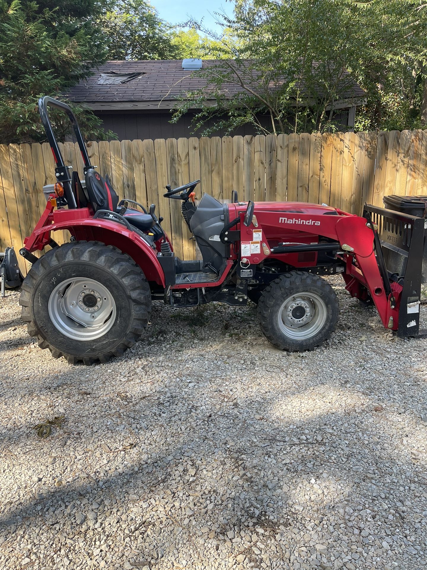 2021 Mahindra 1626L Front end loader