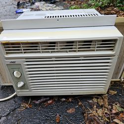 Artic king 5000 btu air conditioner. Just needs a good clean. Pickup in spartanburg 